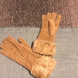 Vintage fur gloves